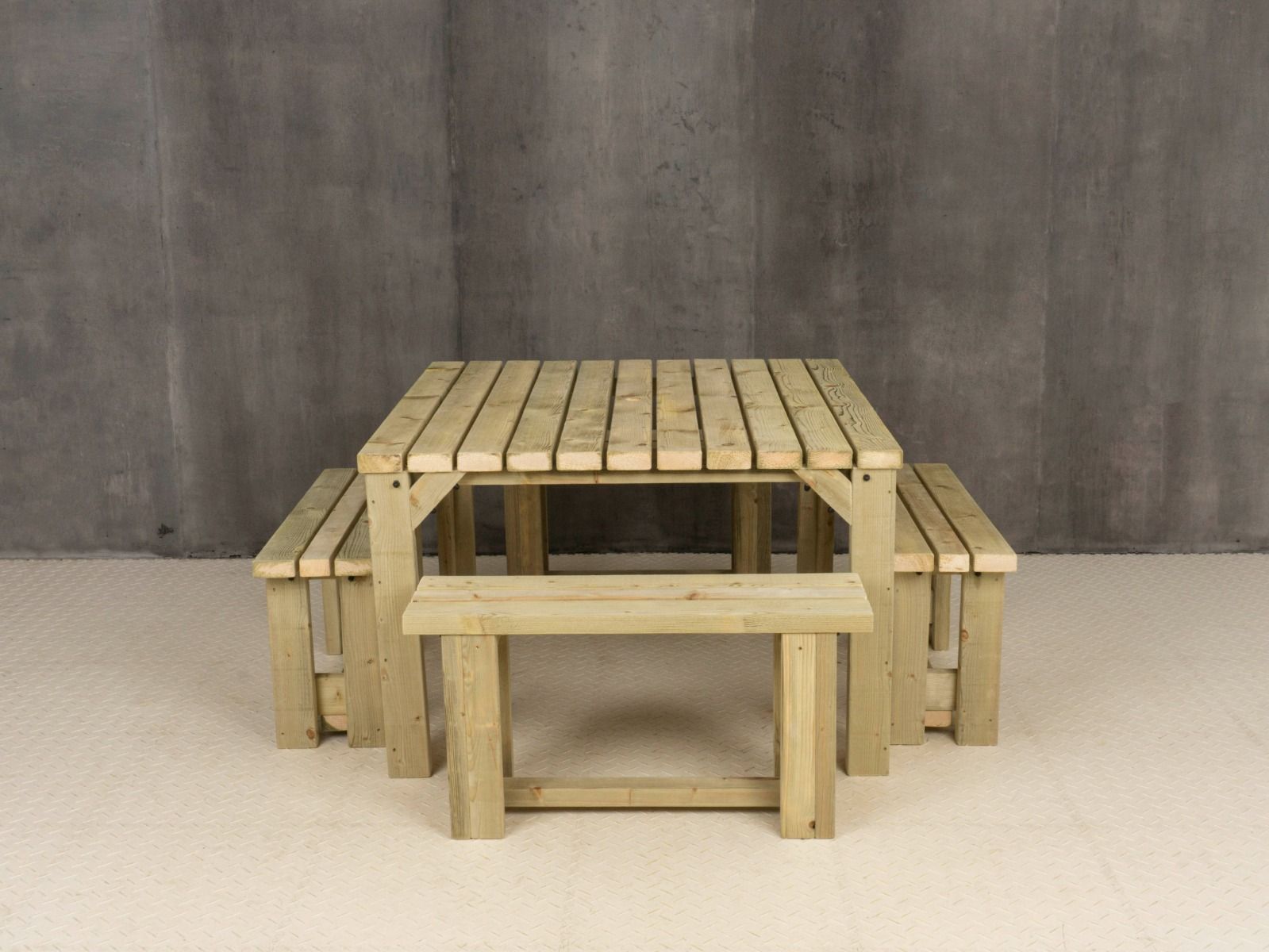 QUADRUM Picnic Table With 4 Benches