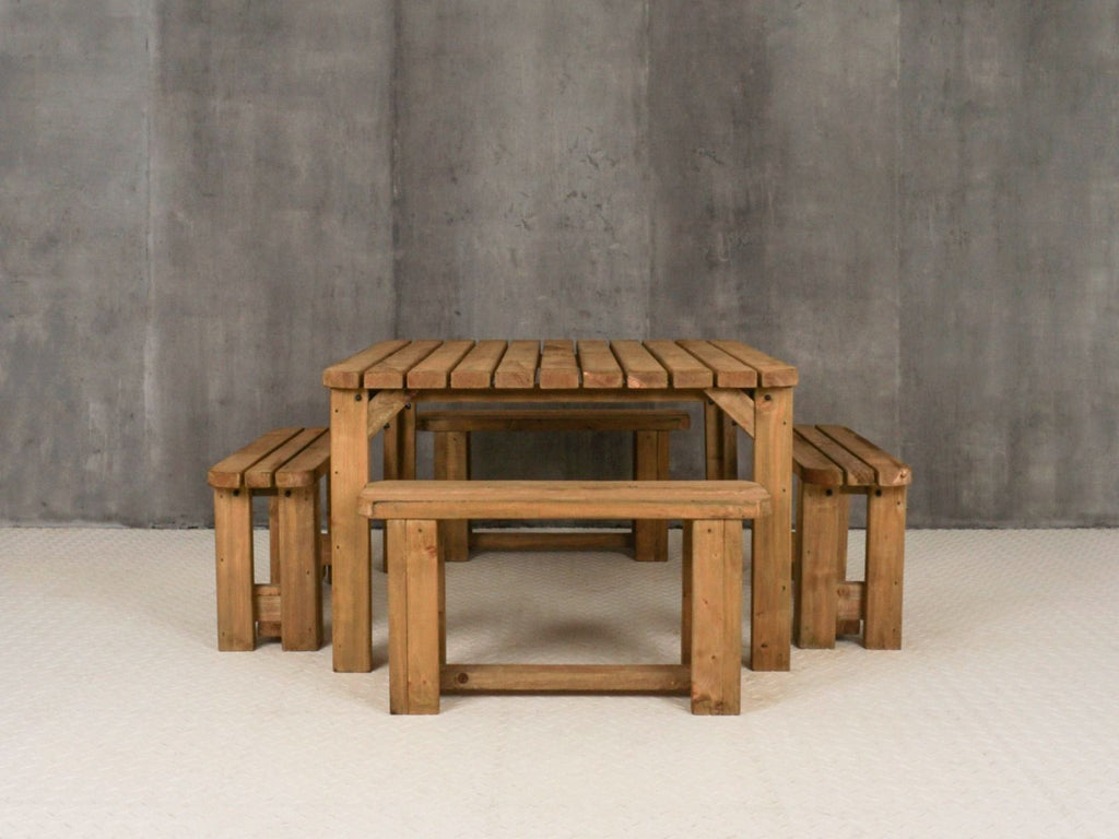 QUADRUM Rounded Picnic Table With 4 Benches - Rustic Finish