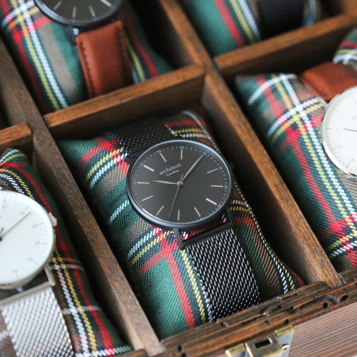 Handwriting Engraving - Men's Minimalist Watch, Pitch Black Mesh Strap