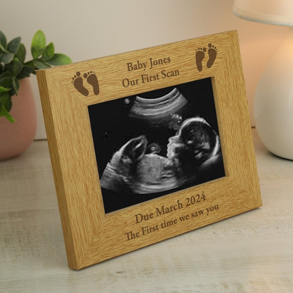 Personalised Oak Finish 6x4 Inch Landscape Baby Footprints Photo Frame