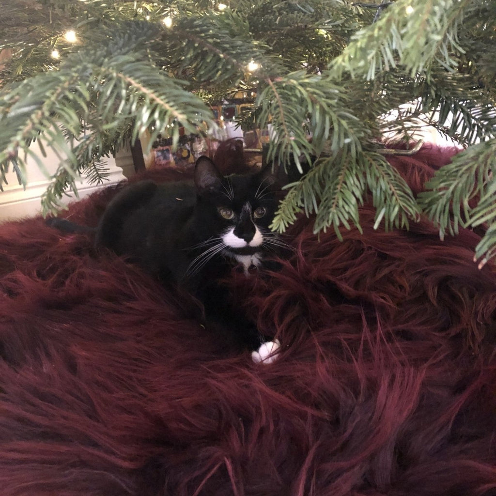 Ultimate Christmas Tree Skirt | Icelandic Sheepskin Burgundy